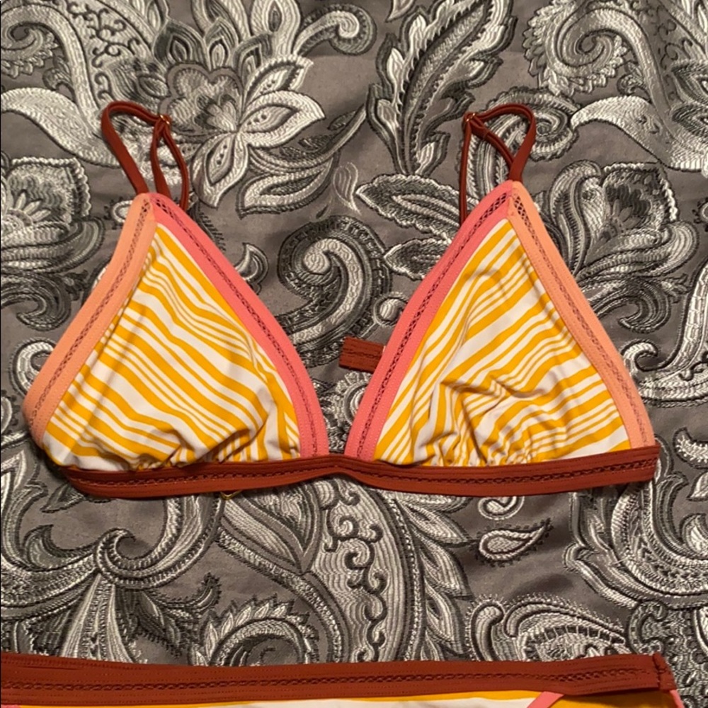 Bikini - Picture 3 of 6